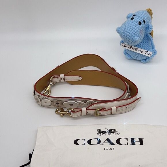 Coach 22887 Novelty Complimentary 3D Tea Rose Plaque Leather Bag Strap Chalk NWT - Picture 4 of 10